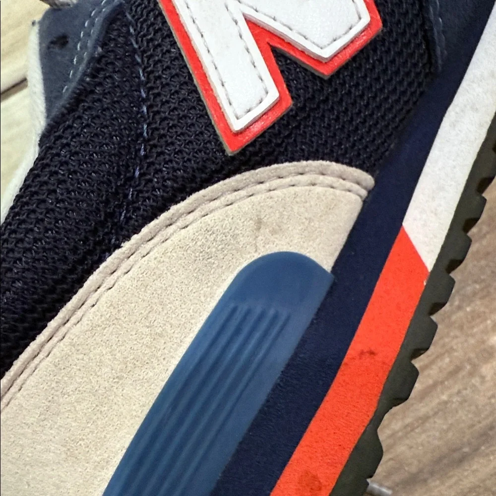 New Balance Kids' Sneakers in Navy and Red - Picture 6 of 9